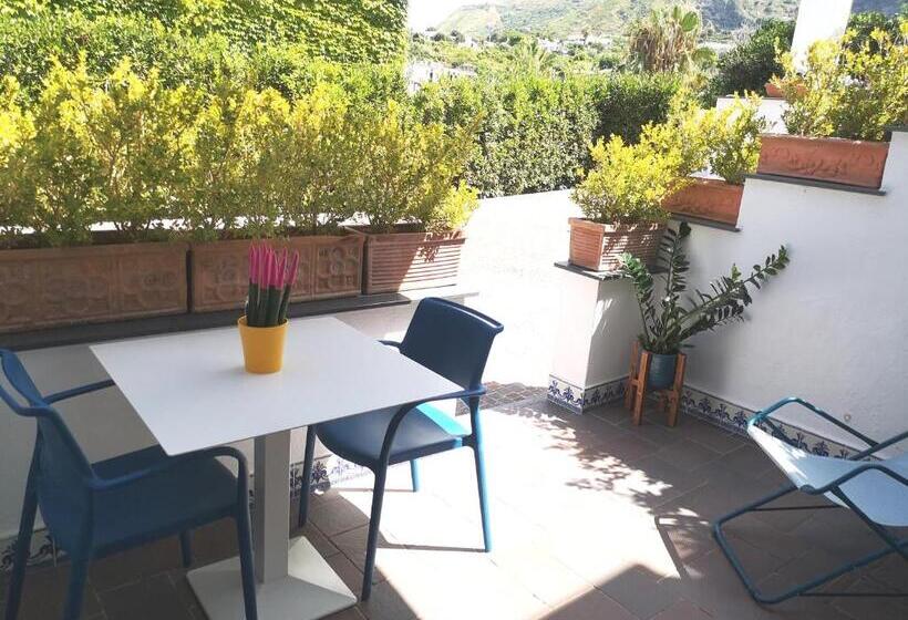 استودیوی استاندارد, Il Soffio Di Tifeo   Resort