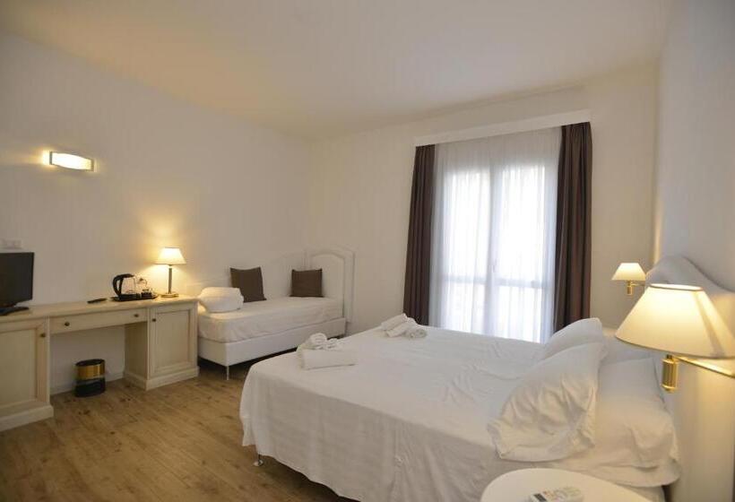 اتاق راحتی سه تخته, Arenosu Comfort Country Resort