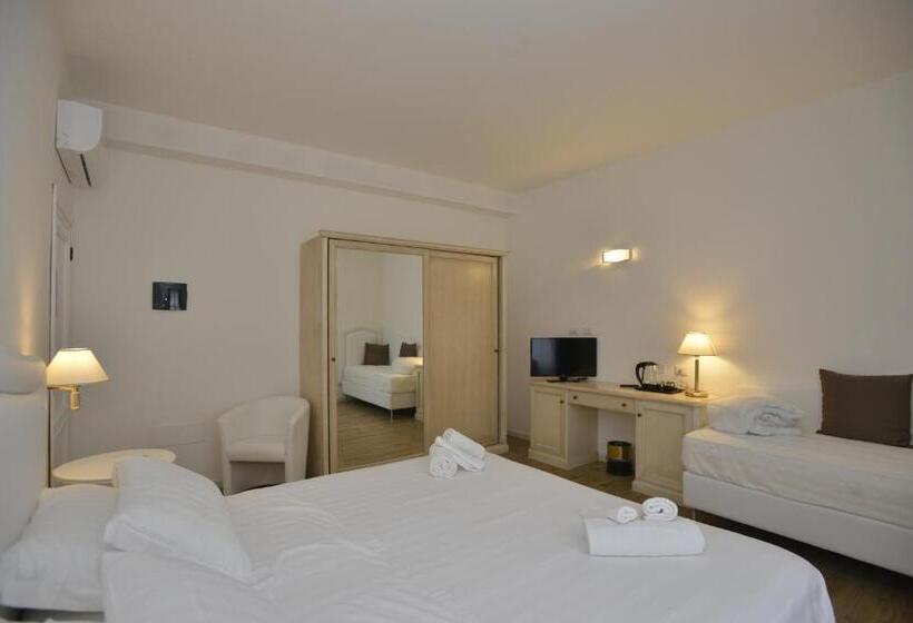 اتاق راحتی سه تخته, Arenosu Comfort Country Resort