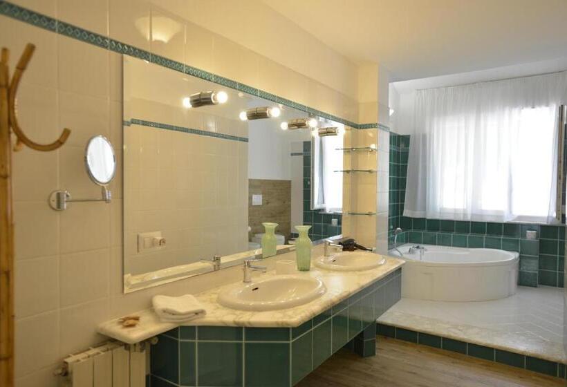 اتاق راحتی سه تخته, Arenosu Comfort Country Resort