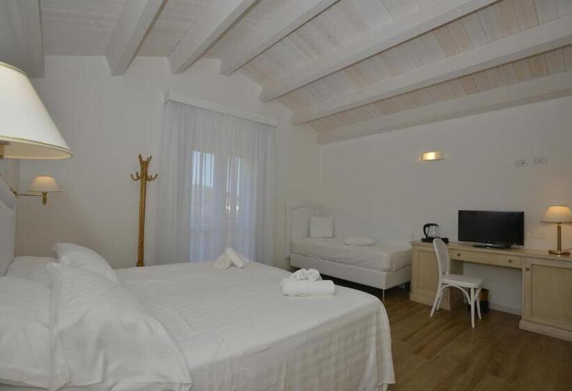 اتاق استاندارد سه تخته با چشم‌انداز باغ, Arenosu Comfort Country Resort
