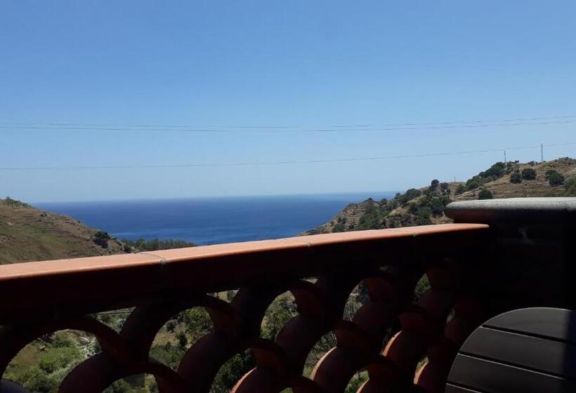 اتاق استاندارد چهار تخته با چشم‌انداز دریا, Valle Lumia