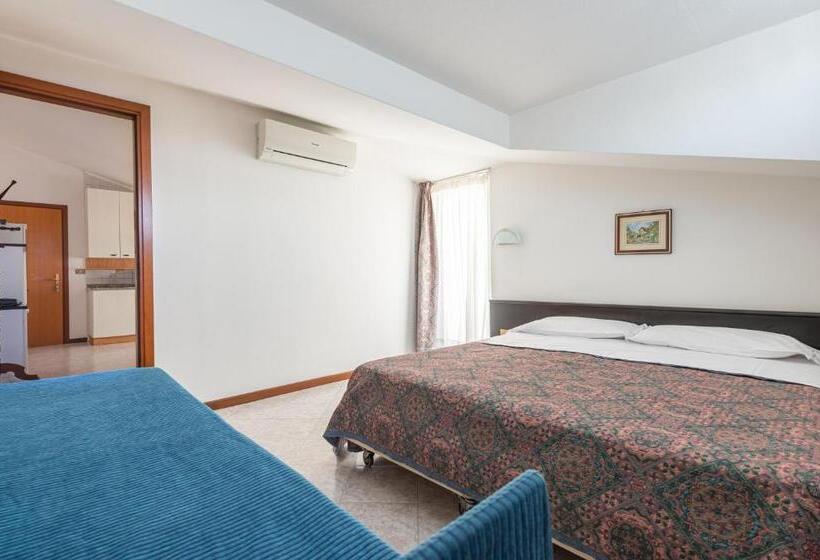 آپارتمان 1 خوابه با تراس, Margherita Family Apartments