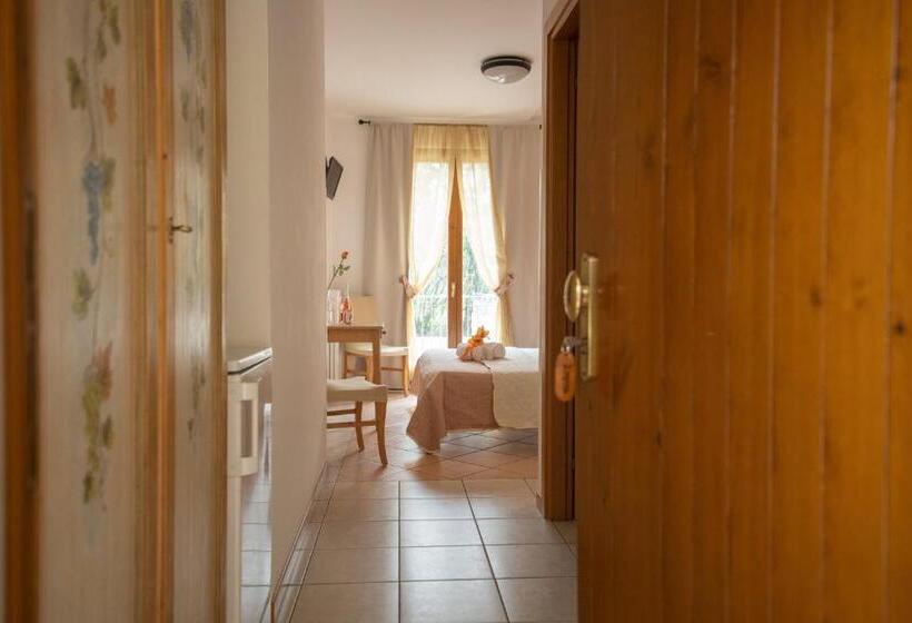 اتاق استاندارد با چشم‌انداز دریاچه, Agriturismo Costadoro