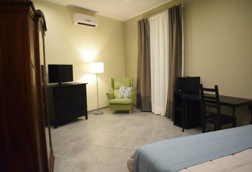 اتاق استاندارد سه تخته با بالکن, Cento Tari' Guest House