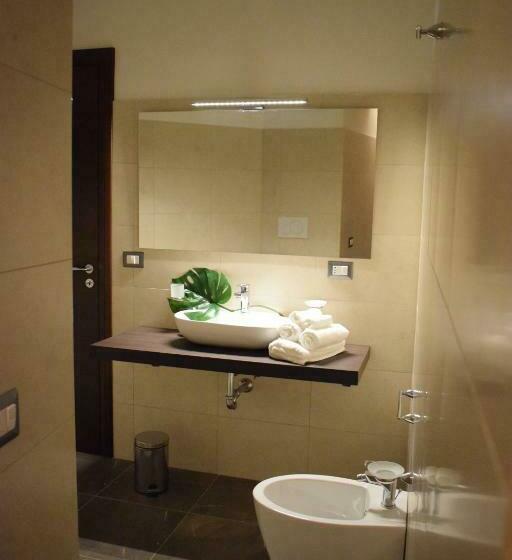اتاق استاندارد سه تخته با بالکن, Cento Tari' Guest House