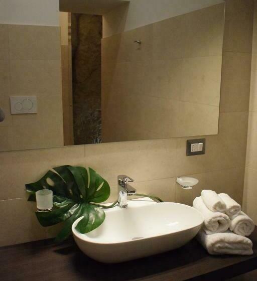 اتاق استاندارد سه تخته با بالکن, Cento Tari' Guest House