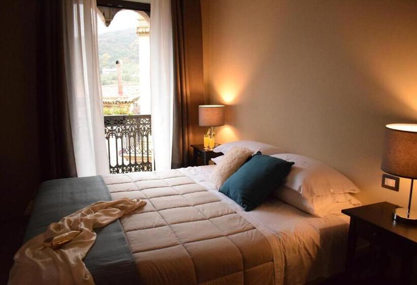 اتاق استاندارد سه تخته با بالکن, Cento Tari' Guest House