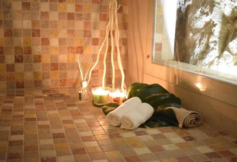 اتاق استاندارد سه تخته با بالکن, Cento Tari' Guest House