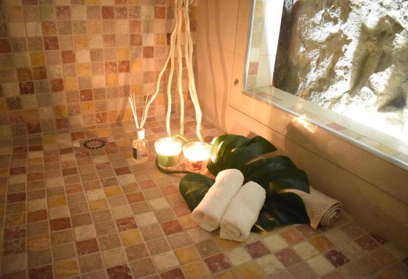 اتاق استاندارد سه تخته با بالکن, Cento Tari' Guest House
