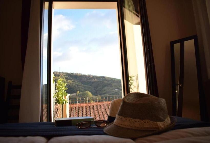 Standard Triple Room with Terrace, Cento Tari' Guest House