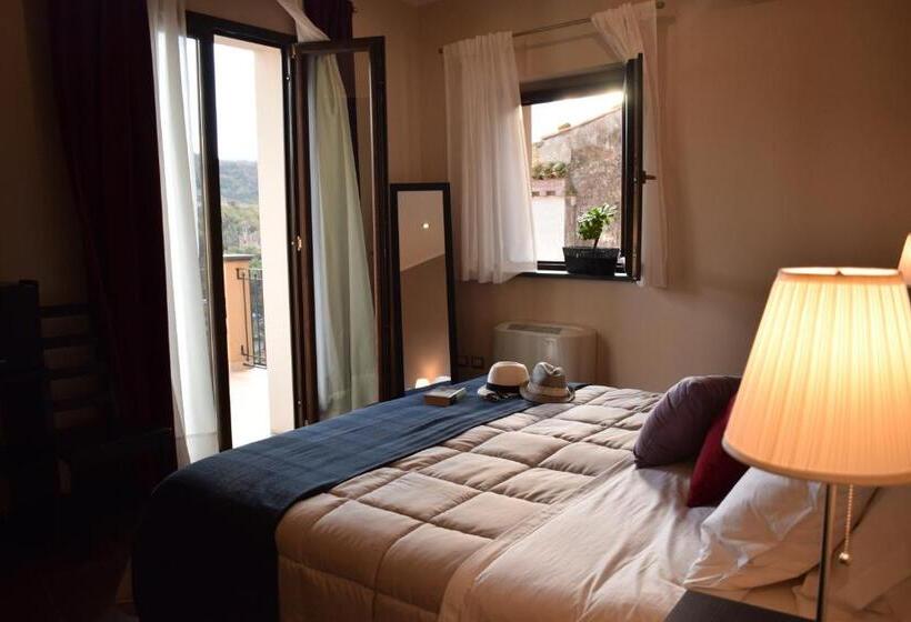 Standard Triple Room with Terrace, Cento Tari' Guest House