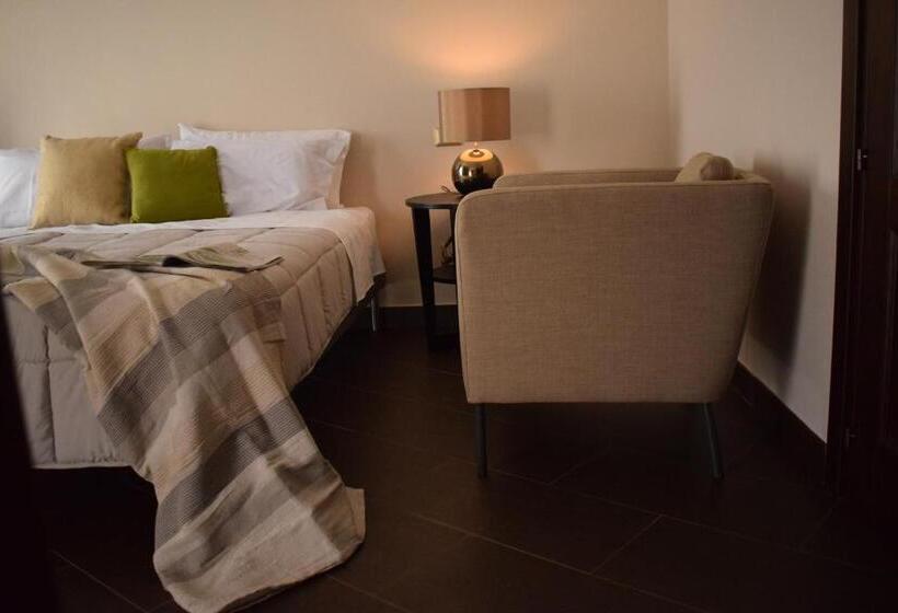 اتاق استاندارد سه نفره, Cento Tari' Guest House