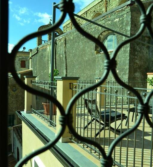 سوئیت جونیور با تراس, Cento Tari' Guest House