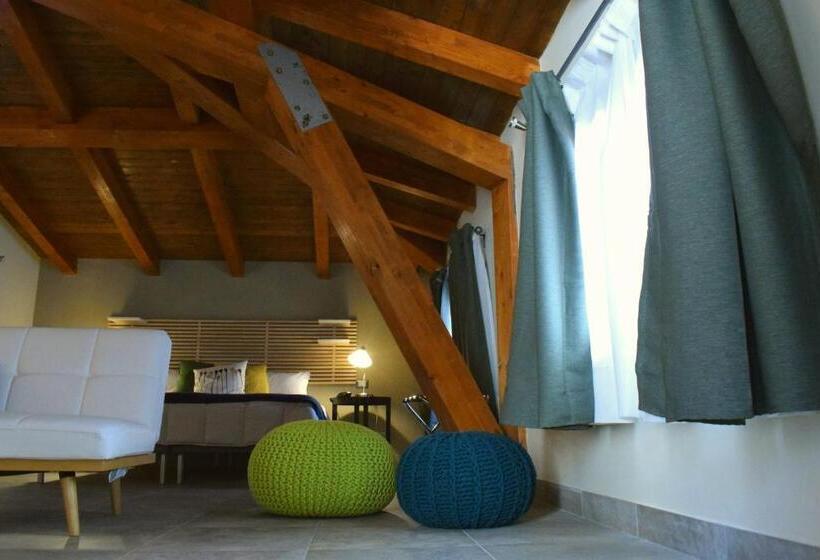 سوئیت جونیور با تراس, Cento Tari' Guest House