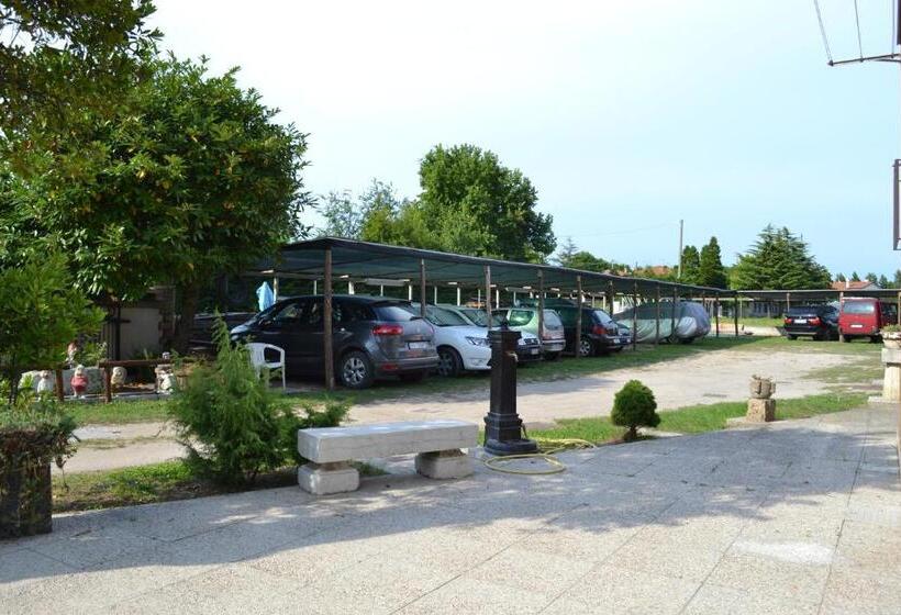 标准平房, Eureka Azienda Agrituristica