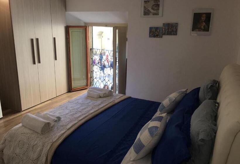 سوییت, La Tana Dei Leoni Affittacamere