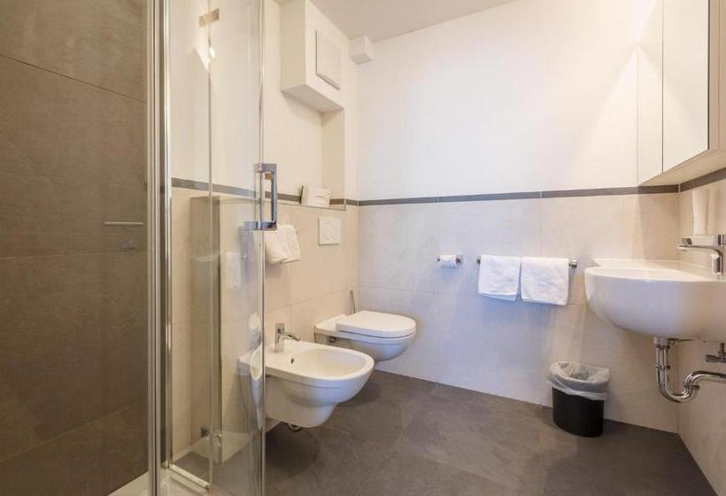 استودیوی لوکس, Residence Silvia