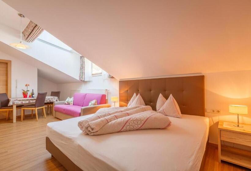 استودیوی لوکس, Residence Silvia