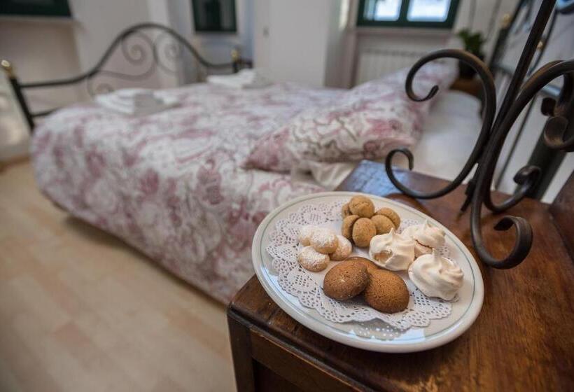 اتاق استاندارد با چشم‌انداز دریاچه, Villa Pizzini Mottarone   Restaurant And Rooms