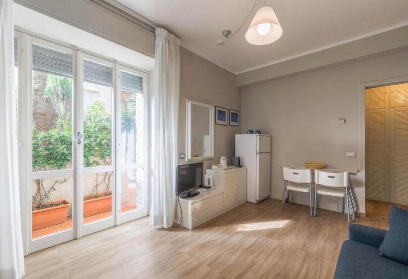 استودیو استاندارد با چشم‌انداز دریا, Residence Sole Mare Alaxi Hotels