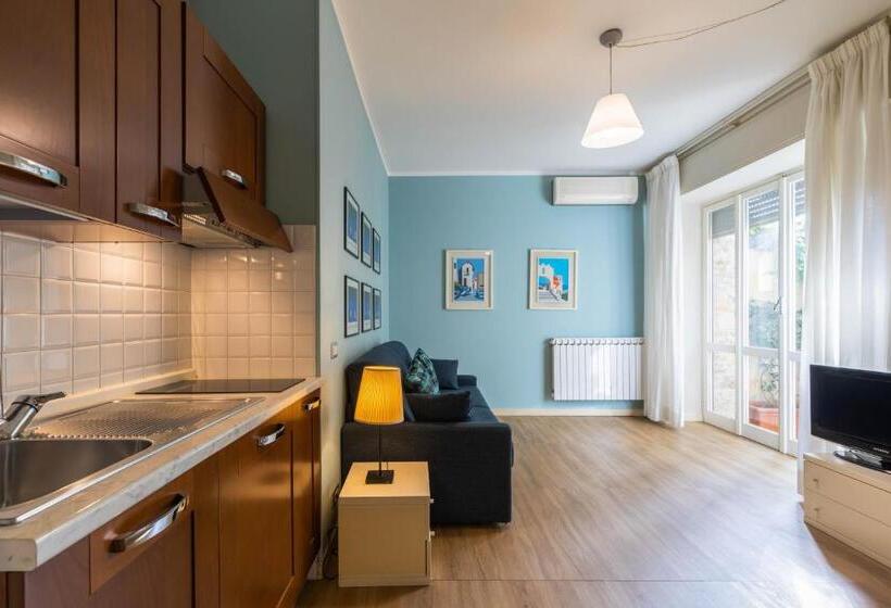 استودیو استاندارد با چشم‌انداز دریا, Residence Sole Mare Alaxi Hotels