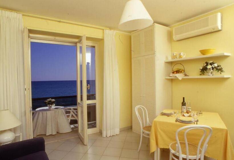 استودیوی استاندارد با چشم‌انداز دریا, Residence Sole Mare Alaxi Hotels