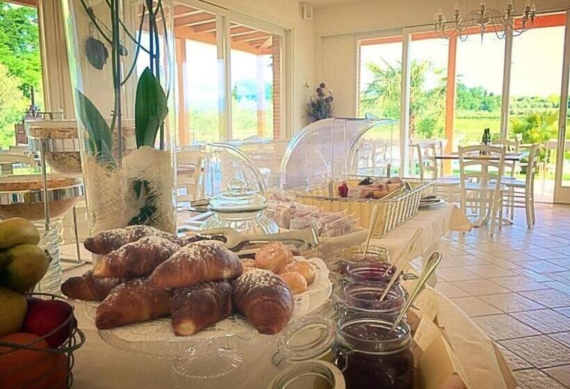 اتاق استاندارد چهار تخته, Locanda Corte Montioni