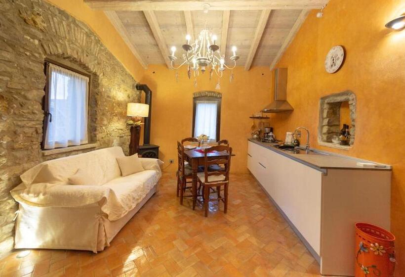 آپارتمان 1 خوابه با تراس, Agriturismo C'era Una Volta