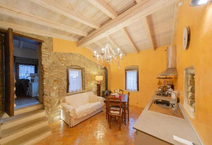 آپارتمان 1 خوابه با تراس, Agriturismo C'era Una Volta