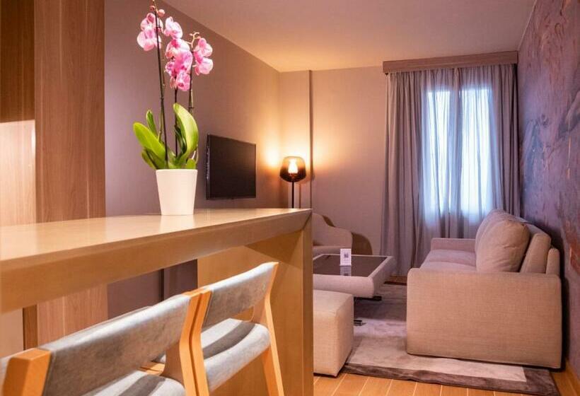 سوییت با چشمانداز دریا, Miramare Suites