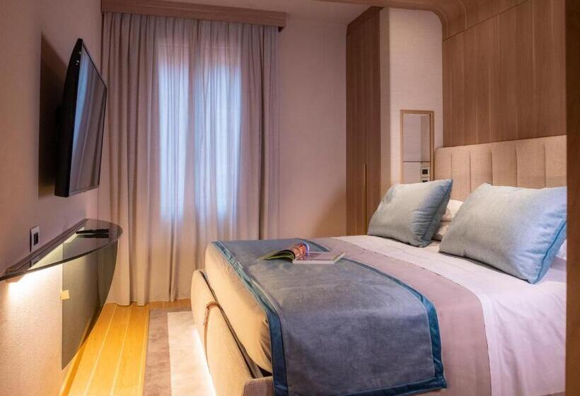 سوییت با چشمانداز دریا, Miramare Suites