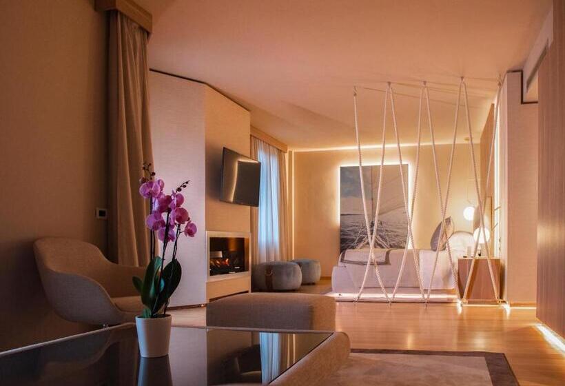 سوییت با چشمانداز دریا, Miramare Suites
