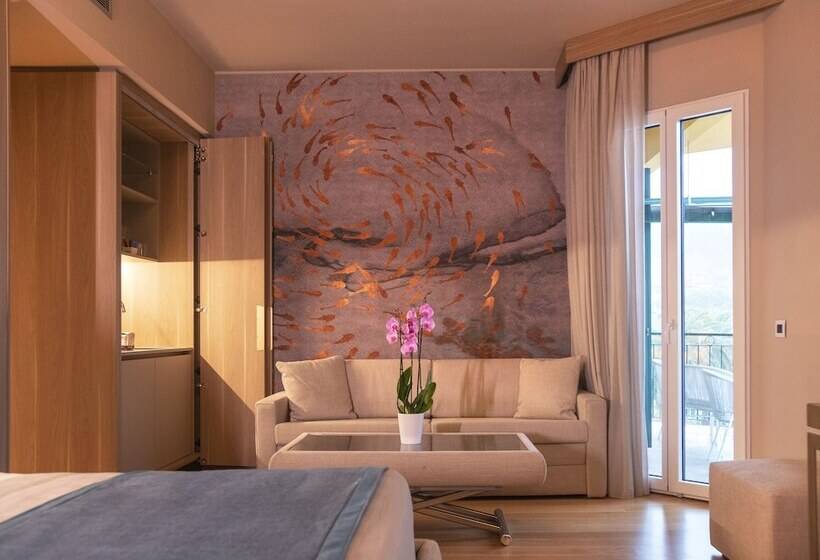 سوییت با چشمانداز دریا, Miramare Suites