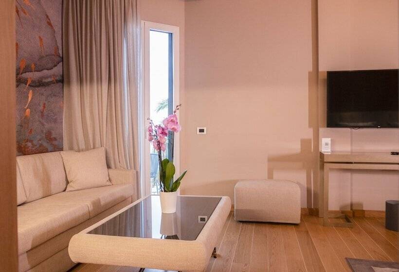 سوییت با چشمانداز دریا, Miramare Suites