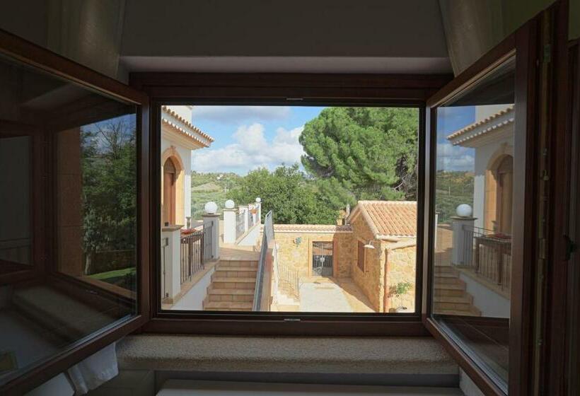 اتاق استاندارد سه نفره, Agriturismo Feudo Muxarello