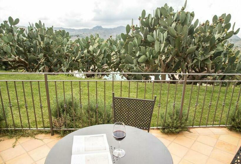 اتاق خانوادگی, Agriturismo Feudo Muxarello