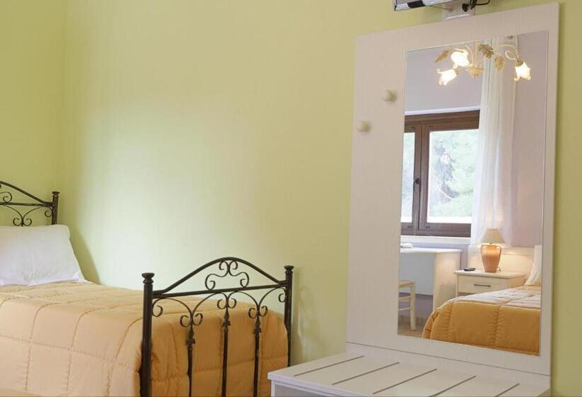 اتاق استاندارد سه نفره, Agriturismo Feudo Muxarello