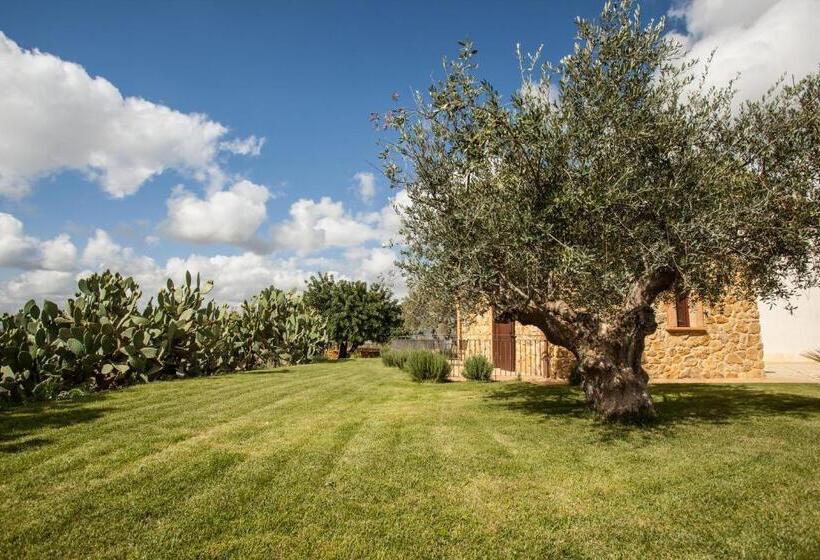 اتاق خانوادگی, Agriturismo Feudo Muxarello