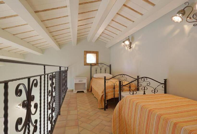 اتاق استاندارد چهار تخته, Agriturismo Feudo Muxarello