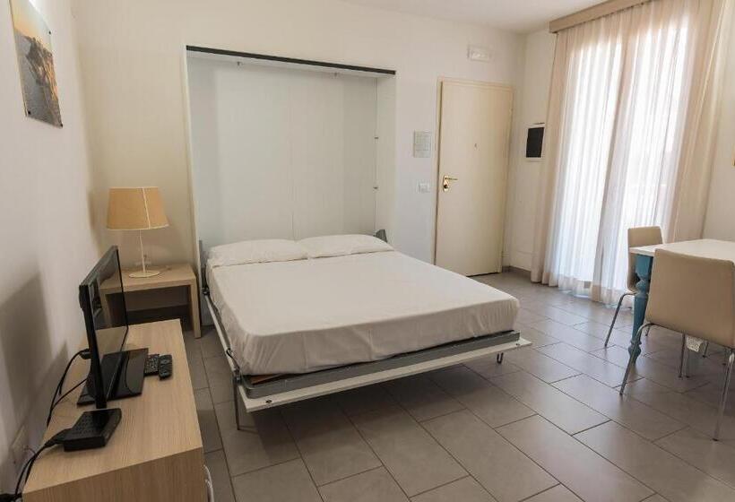 استودیوی استاندارد با چشم‌انداز دریا, Residence Marina Salivoli