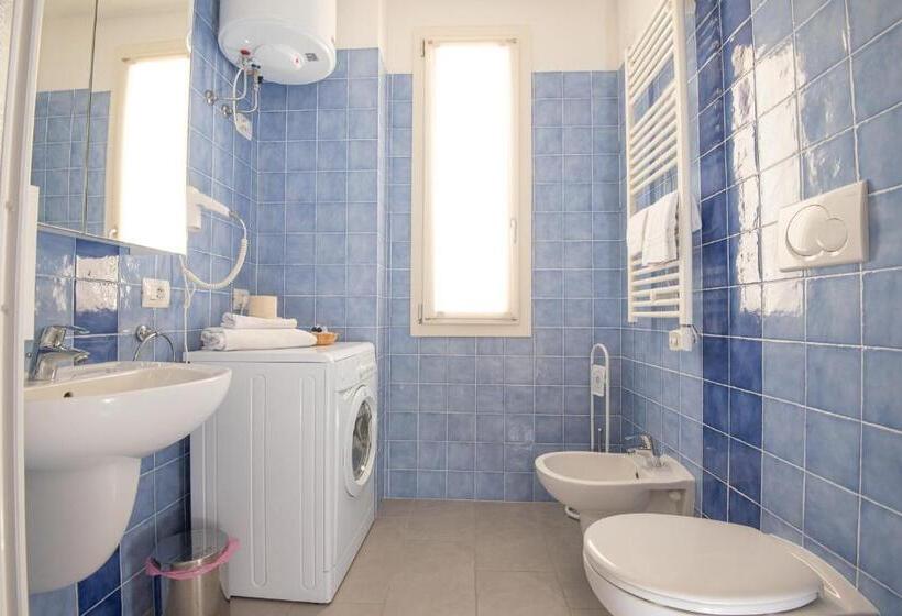 استودیوی استاندارد با چشم‌انداز دریا, Residence Marina Salivoli
