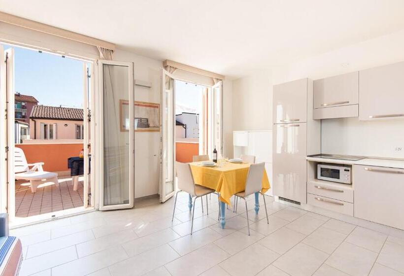 استودیوی استاندارد با چشم‌انداز دریا, Residence Marina Salivoli