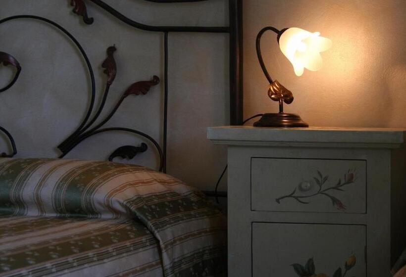 اتاق استاندارد سه نفره, Country House Villa Delle Rose Agriturismo