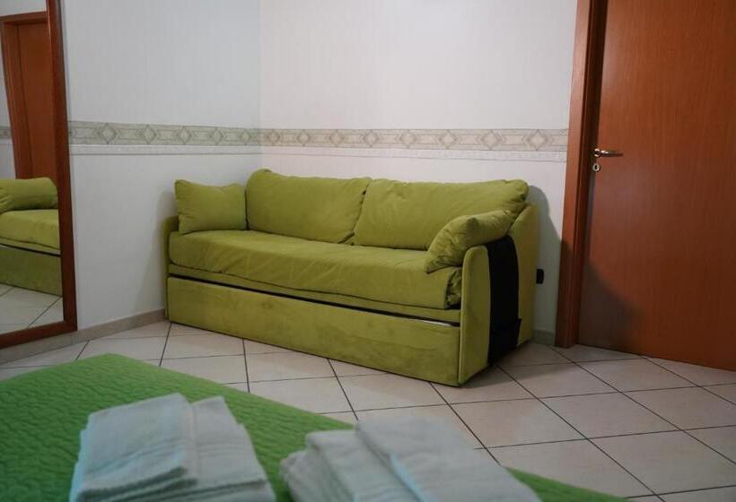 Economy Triple Room, Villa Flora