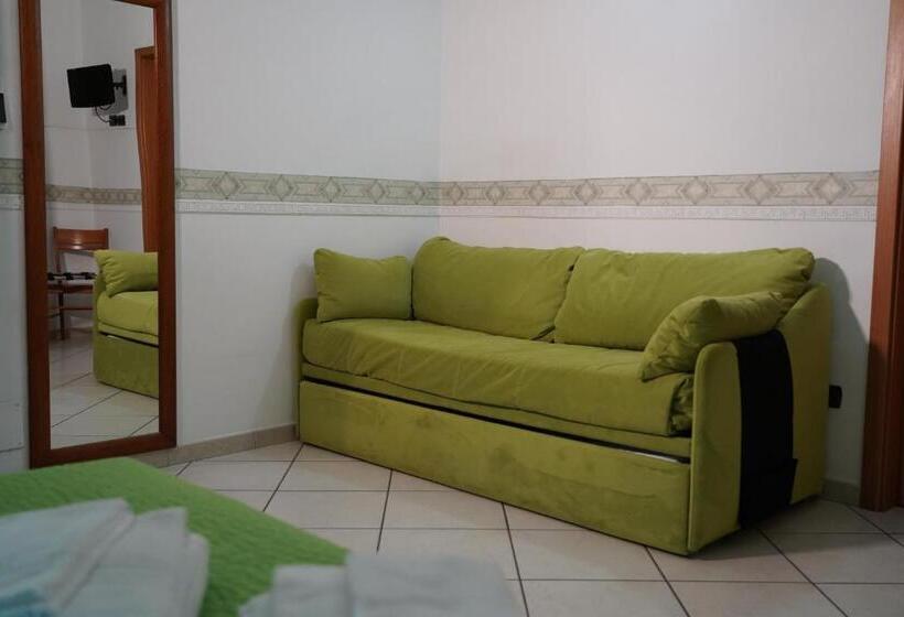 Economy Triple Room, Villa Flora