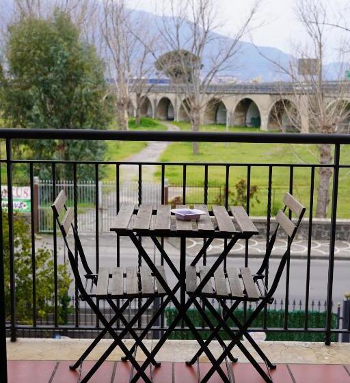 اتاق لوکس چهار تخته, Villa Flora