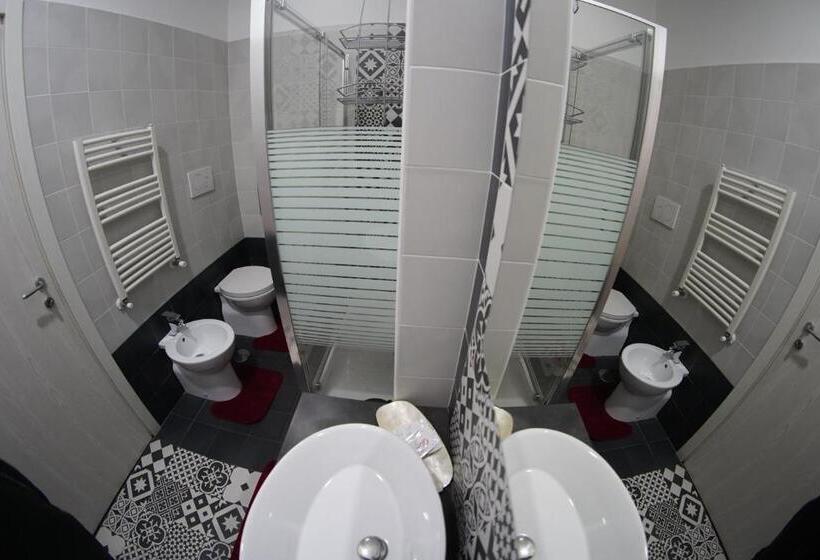 اتاق لوکس چهار تخته, Villa Flora