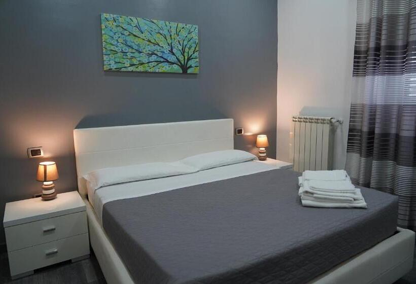 اتاق لوکس چهار تخته, Villa Flora