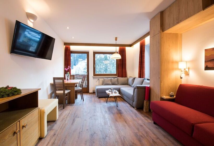 آپارتمان 1 خوابه با بالکن, B&b La Tambra   Central With Restaurant